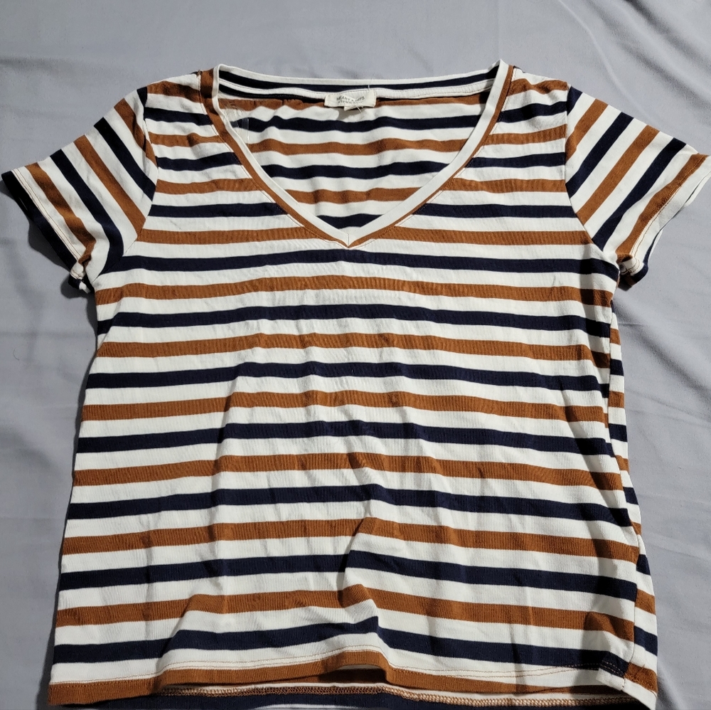 Small stripped shirt.